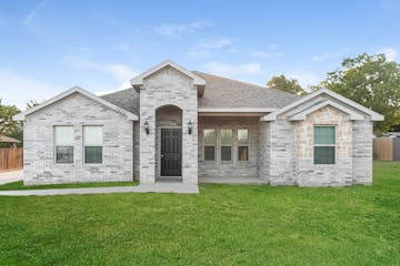1910 S Uhl Rd Glenn Heights, TX 75154